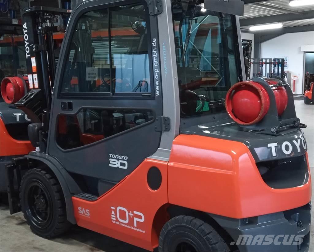 Toyota 02-8FGF30 Plinski viljuškari
