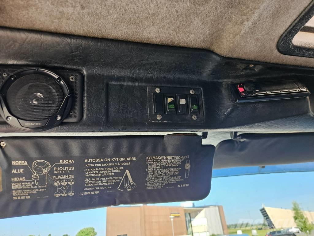 Sisu SM300 8X2 Kamioni za prevoz šumarskih mašina