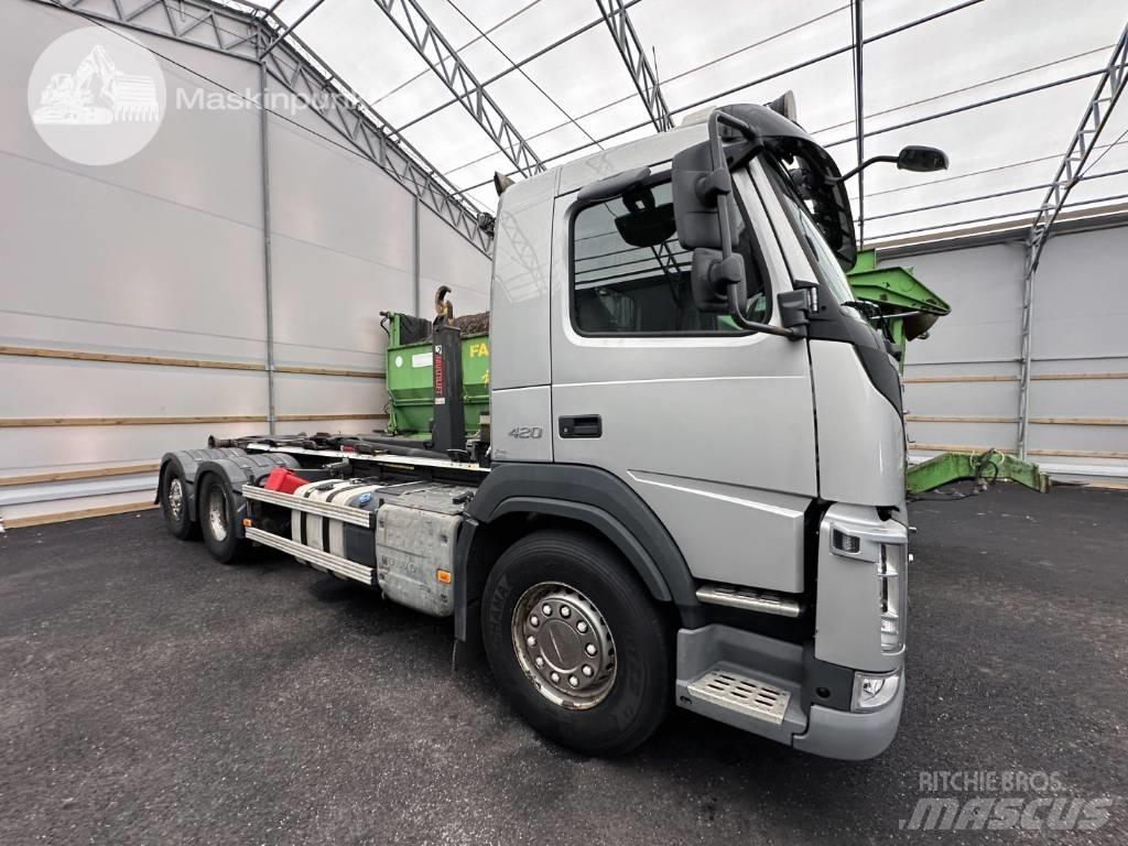 Volvo FM 420 Rol kiper kamioni sa kukom za podizanje tereta