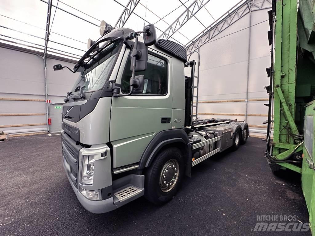 Volvo FM 420 Rol kiper kamioni sa kukom za podizanje tereta