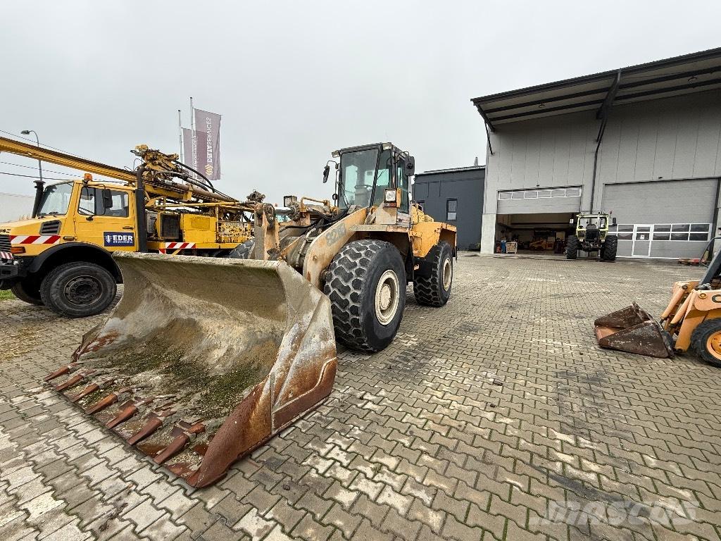 CASE 821 B Utovarivači na točkove