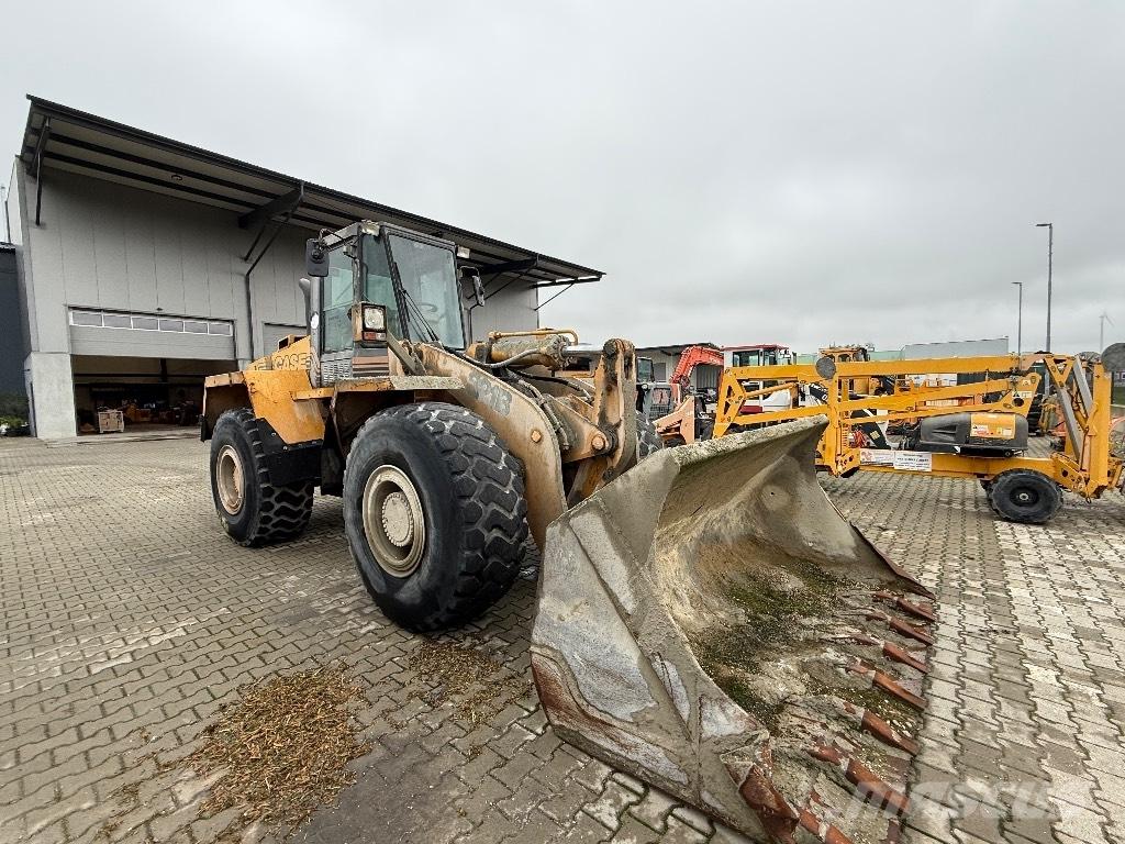 CASE 821 B Utovarivači na točkove