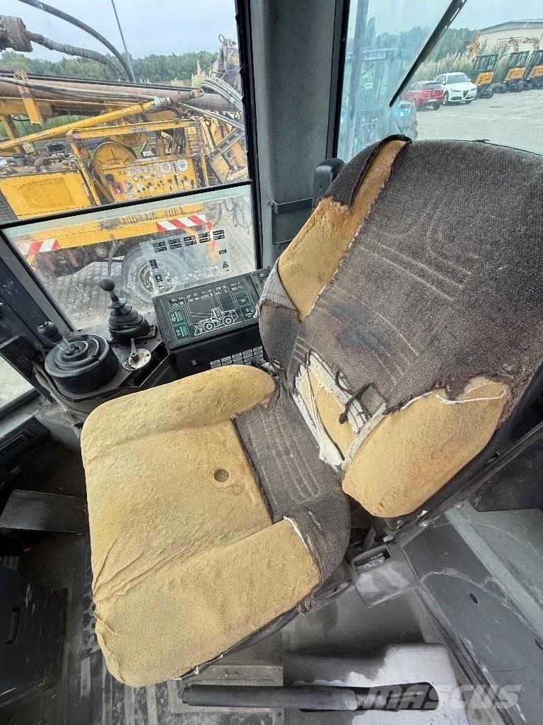 CASE 821 B Utovarivači na točkove