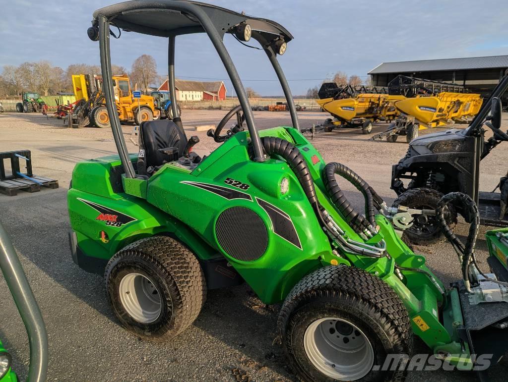 Avant 528 Skid steer mini utovarivači