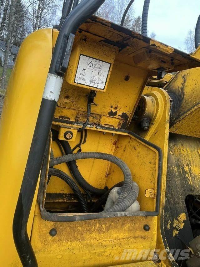 JCB JS 200 LC Bageri guseničari