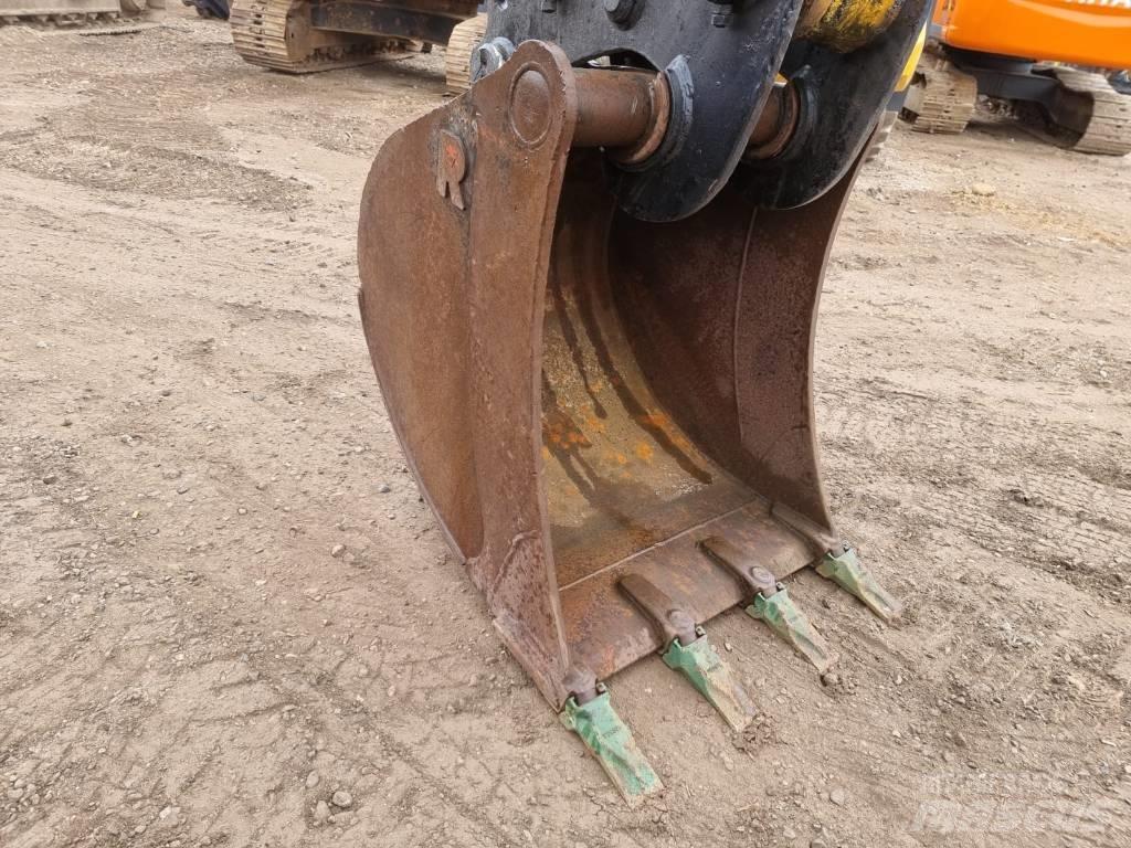 JCB JS 210 LC Bageri guseničari