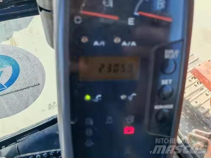 Hitachi ZX135 Bageri guseničari