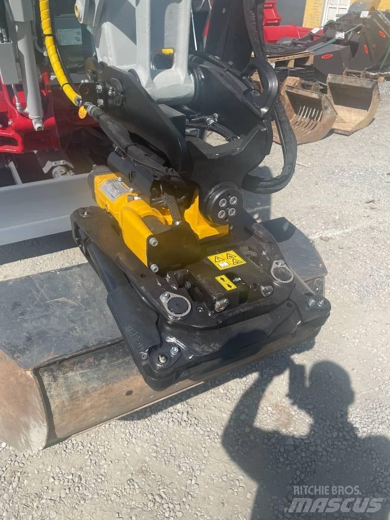 Takeuchi TB 2150 R Bageri guseničari