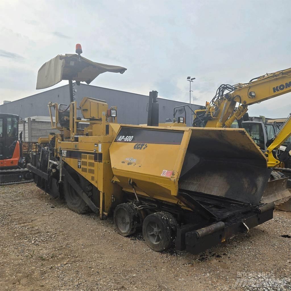 CAT AP600 Asfaltni finišeri