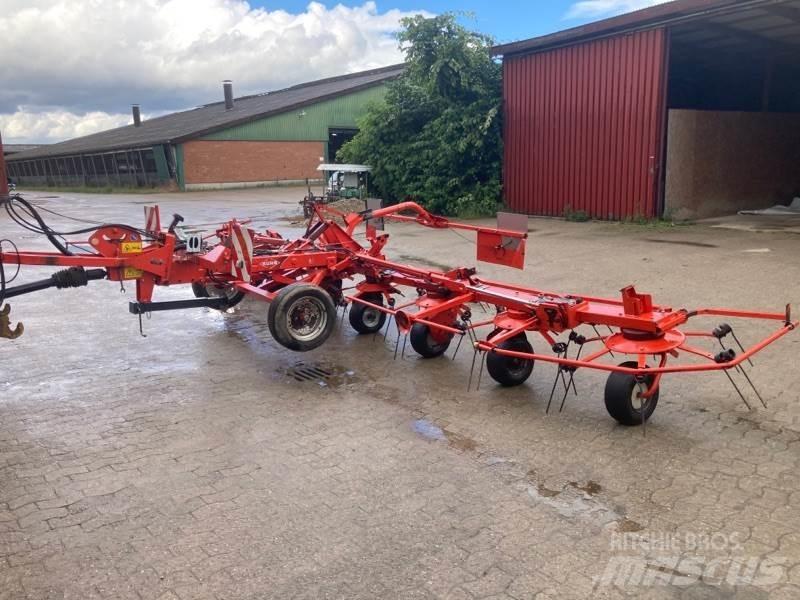 Kuhn GF8702T Okretači i sakupljači sena