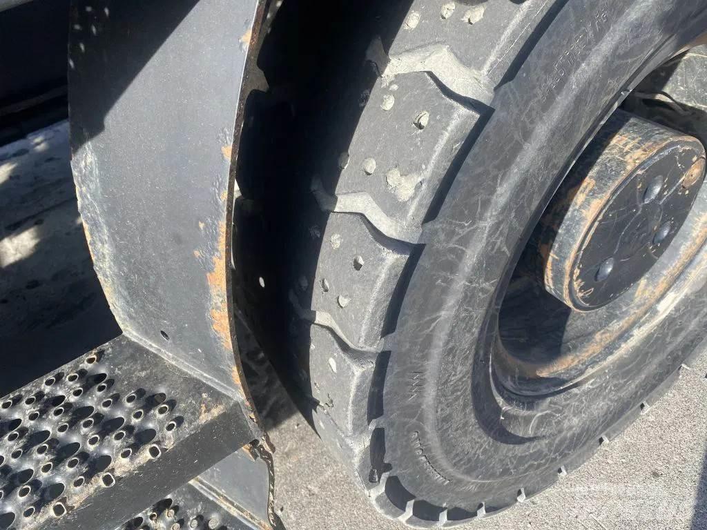 CAT M318F Bageri točkaši