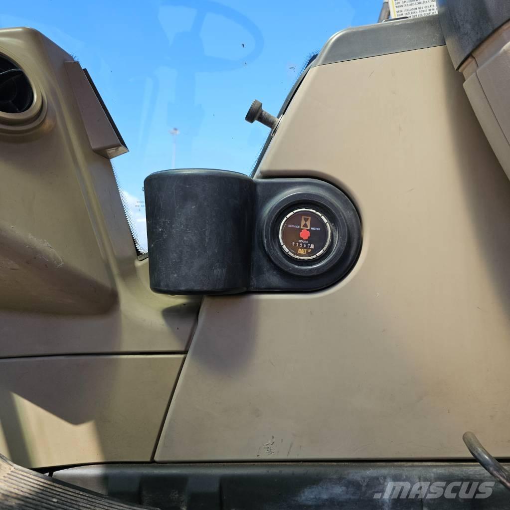 CAT 322 C Bageri točkaši