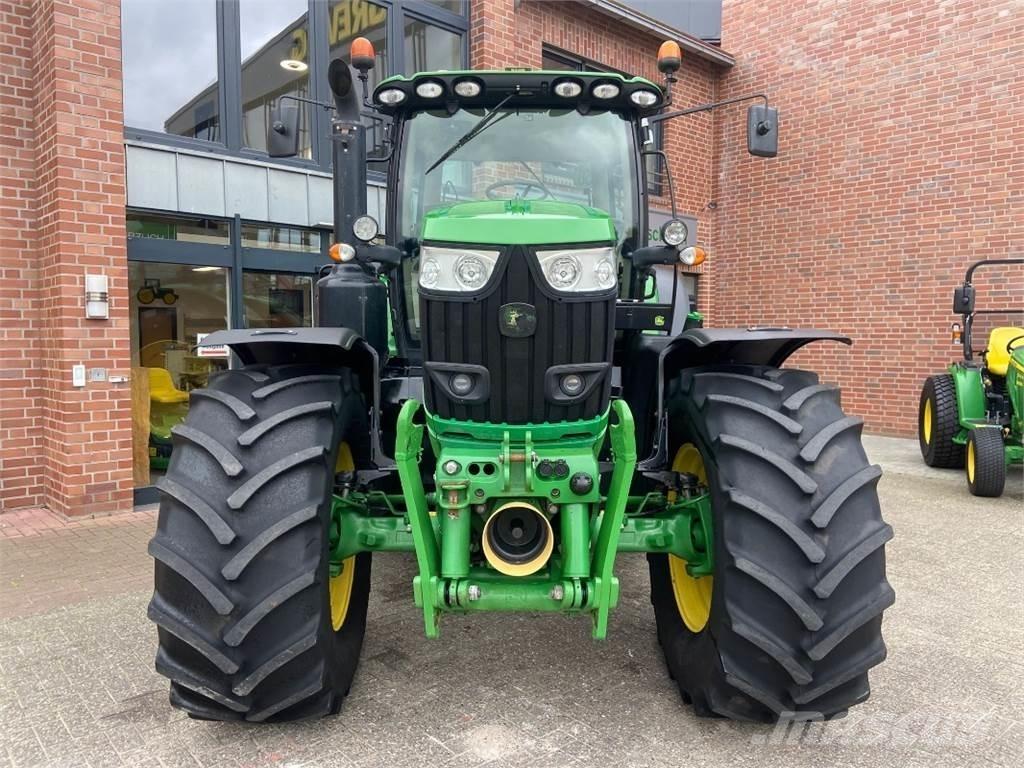 John Deere 6215R Traktori