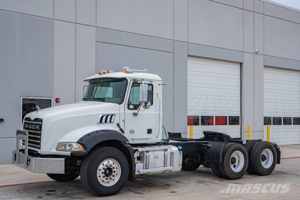 Mack Granite GU 813 Tegljači