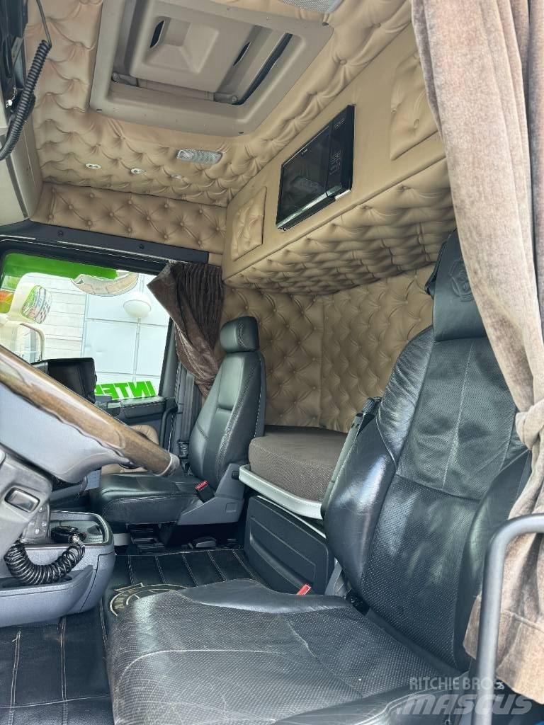 Scania R 520 LB8x4*4 Rol kiper kamioni sa kukom za podizanje tereta