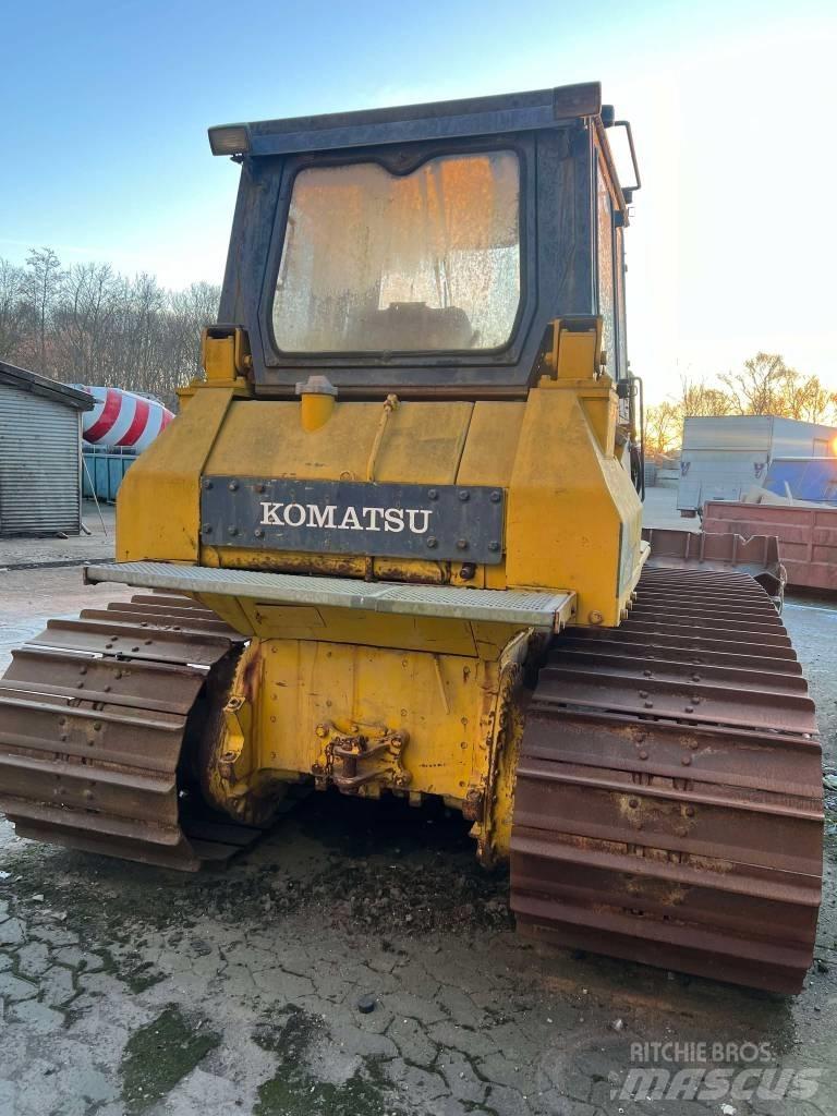 Komatsu D 65 P Buldožeri guseničari