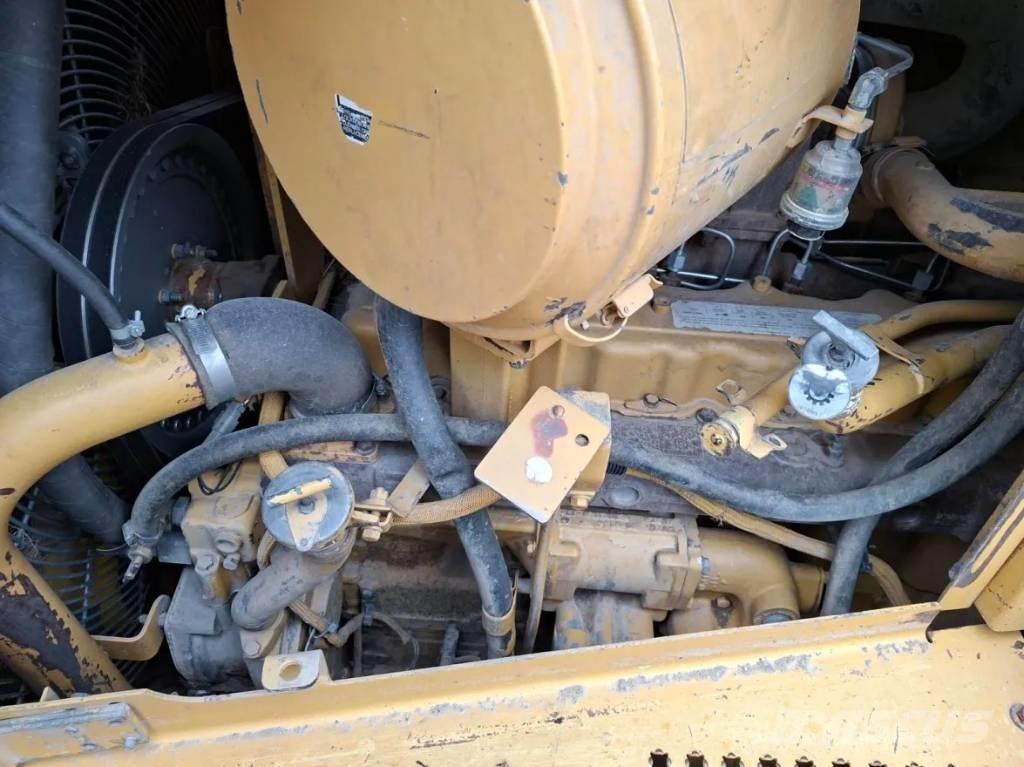 CAT D 6 R Buldožeri guseničari