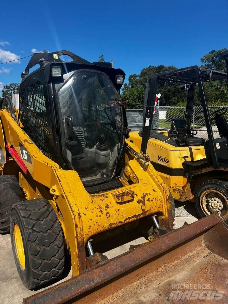 CAT 246C Skid steer mini utovarivači