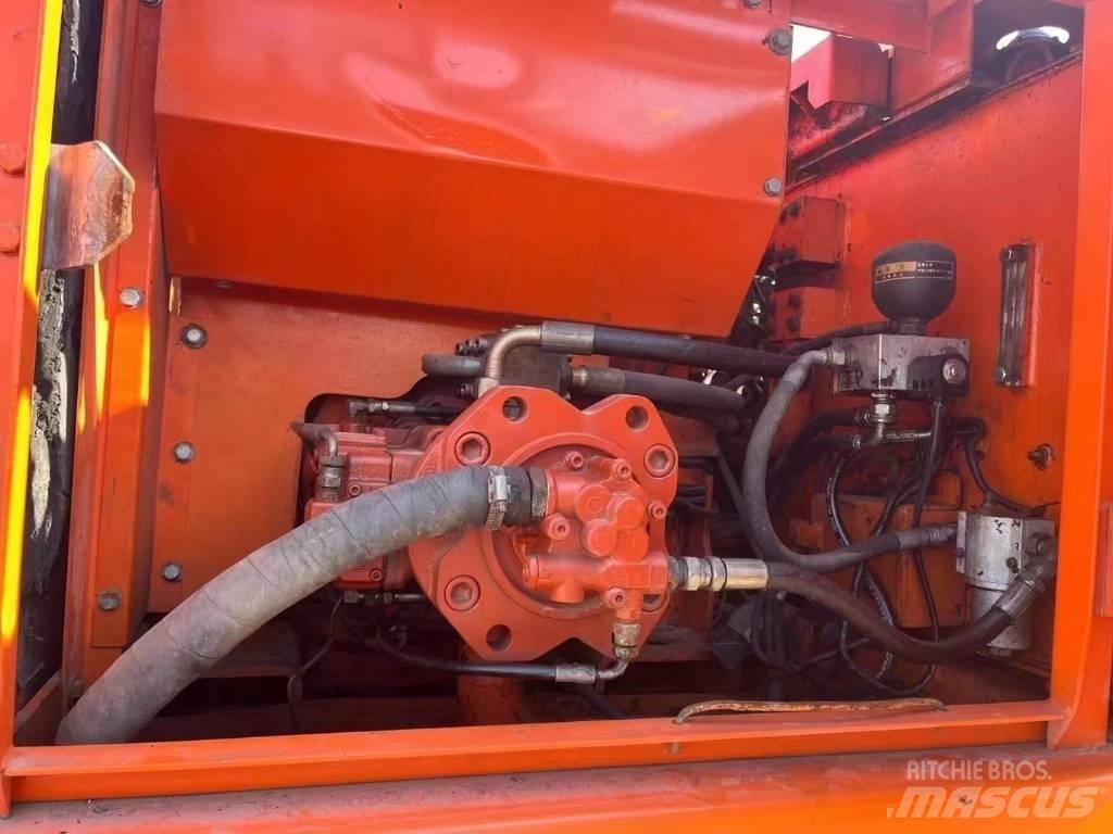Doosan DH 220 Bageri guseničari