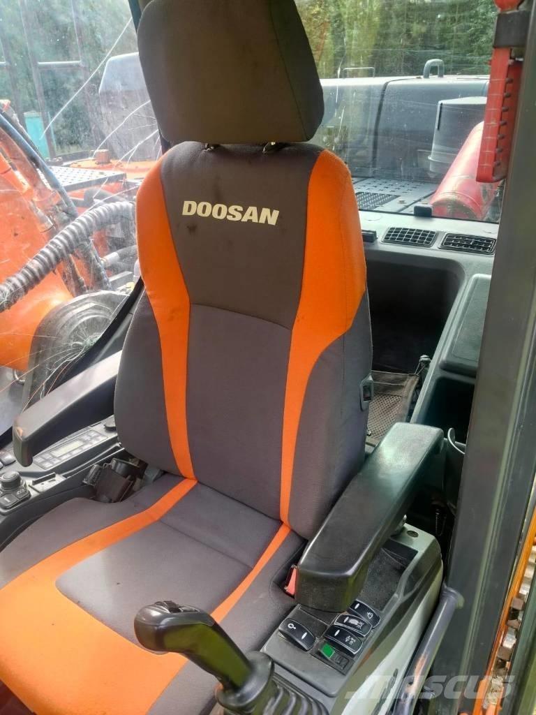 Doosan DX 300 LC Bageri guseničari