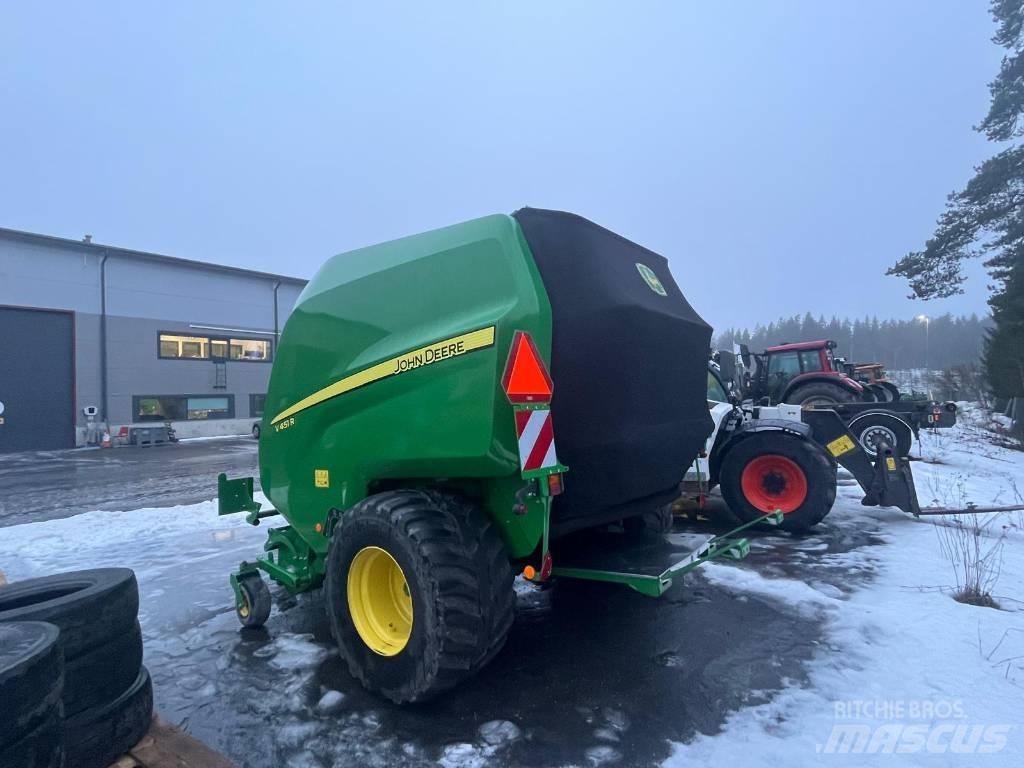 John Deere V451R Prese/balirke za rolo bale