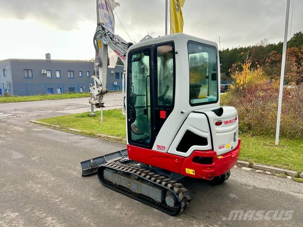 Takeuchi TB 225 Mini bageri < 7t