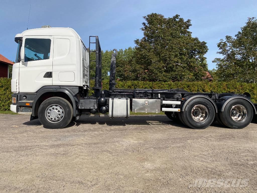 Scania R 144 Rol kiper kamioni sa kukom za podizanje tereta