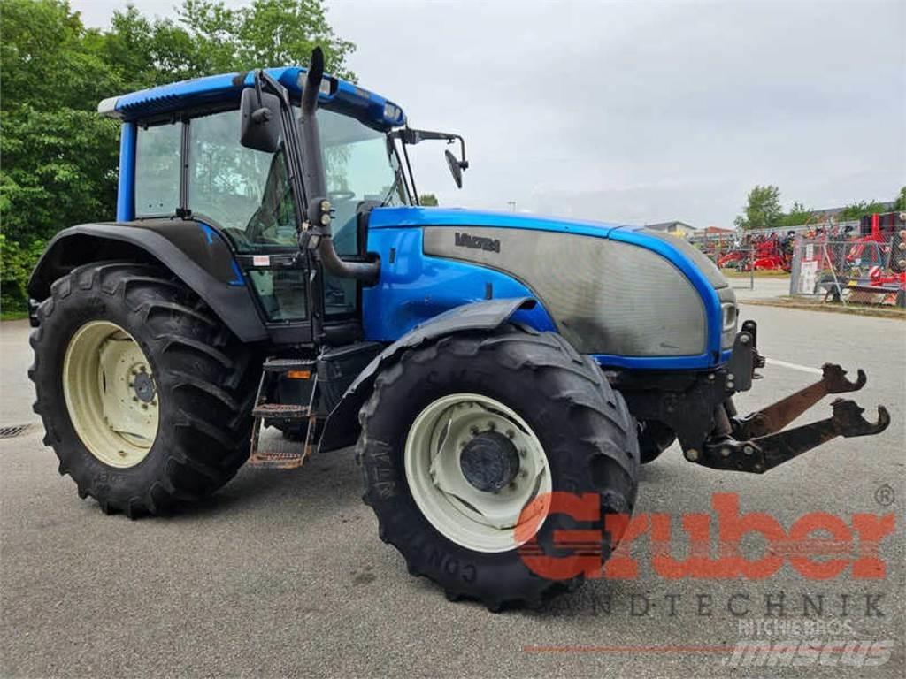 Valtra T 140 Traktori