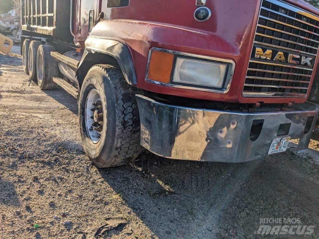 Mack CL 713 Kiperi kamioni
