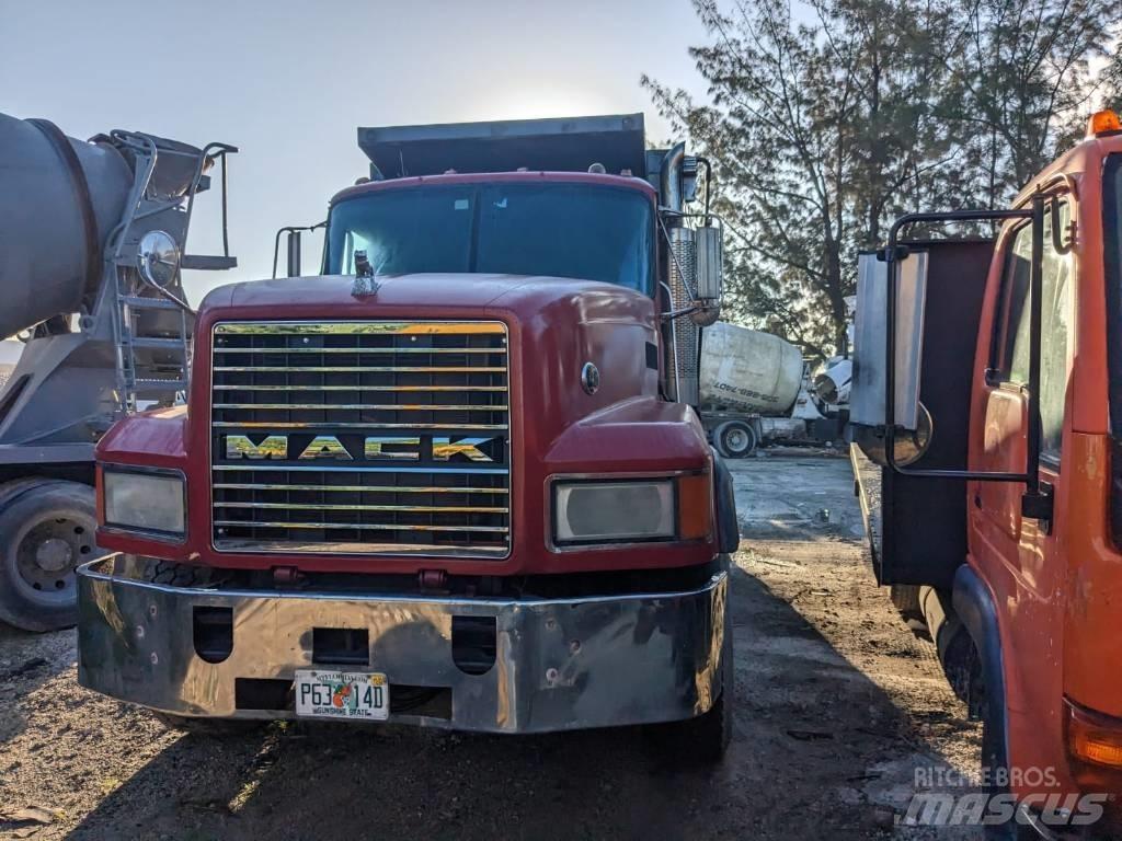 Mack CL 713 Kiperi kamioni