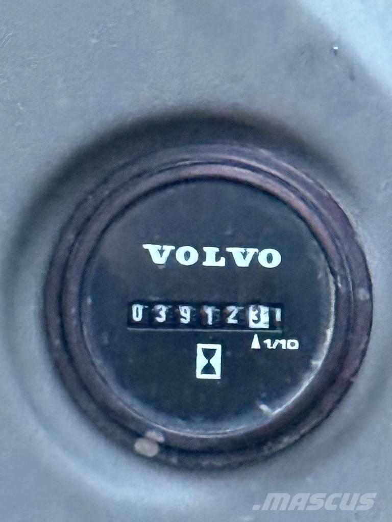 Volvo ECR 235 Bageri guseničari