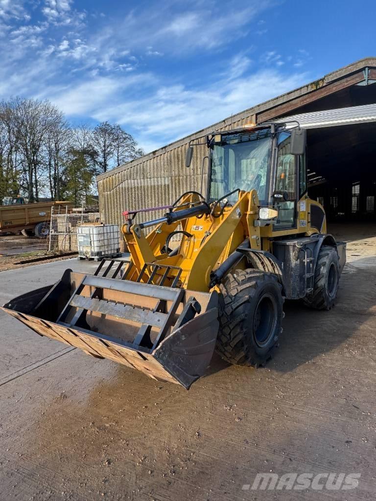 HZM 825 Utovarivači na točkove