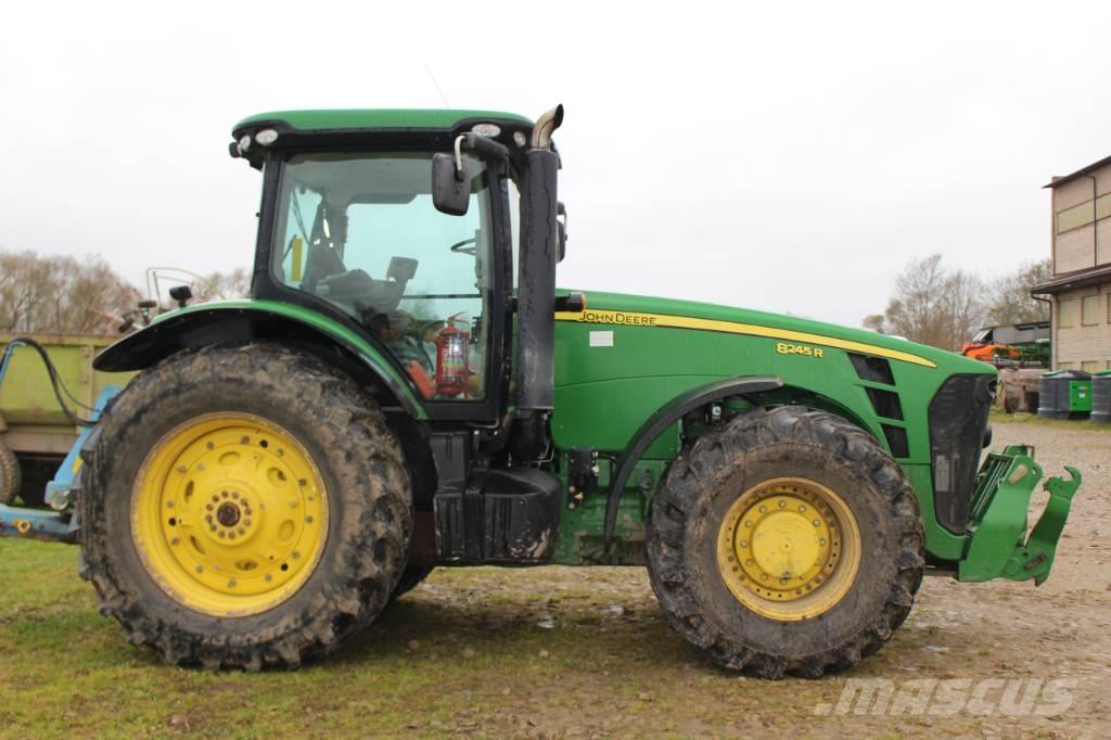 John Deere 8245 R Traktori