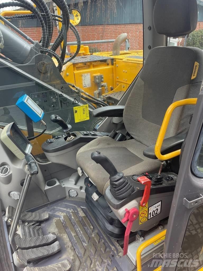 Volvo ECR235C Bageri guseničari