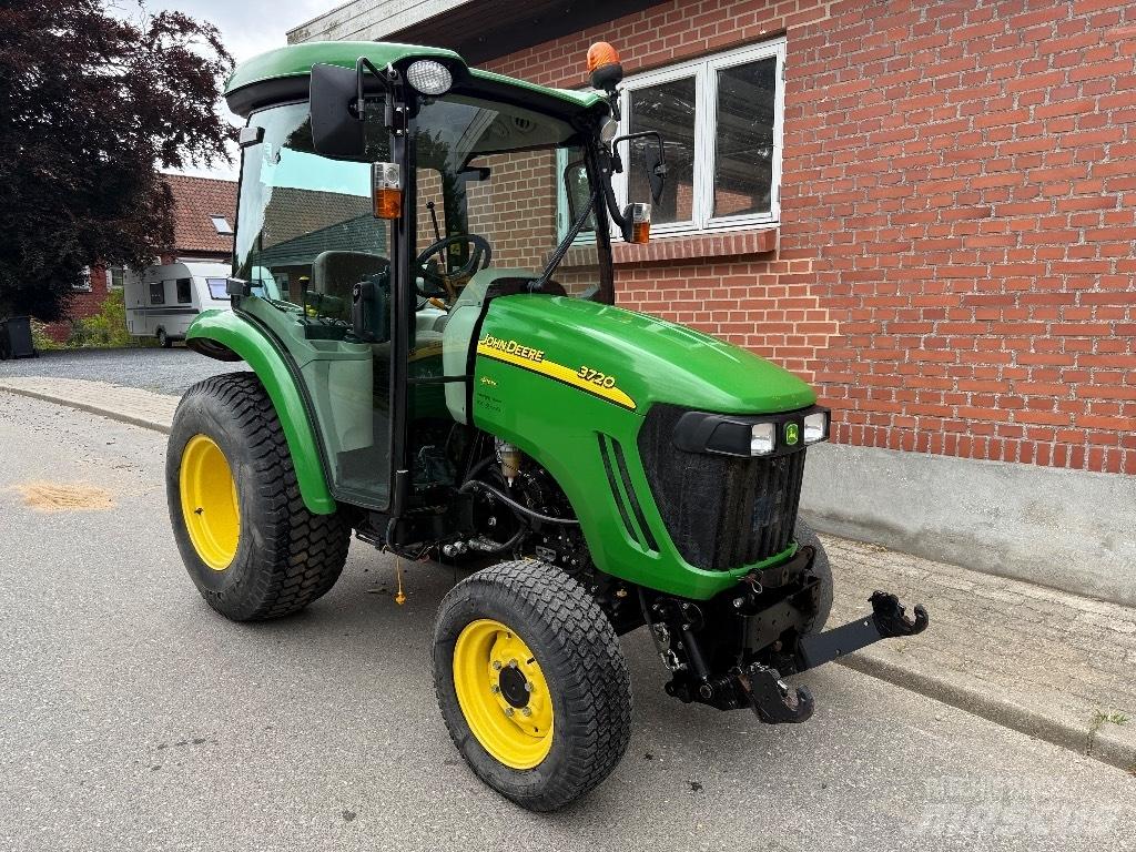 John Deere 3720 Manji traktori