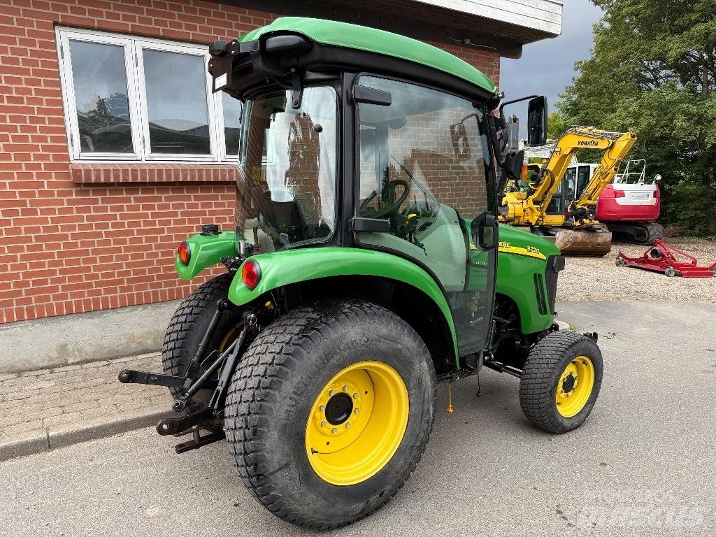 John Deere 3720 Manji traktori