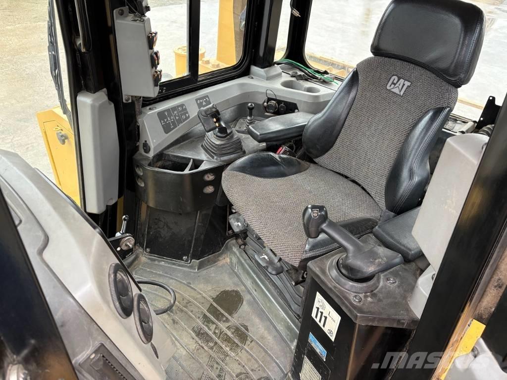 CAT D 6 T LGP Buldožeri guseničari