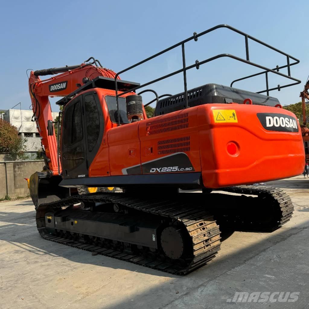 Doosan DX 225 LC Bageri guseničari