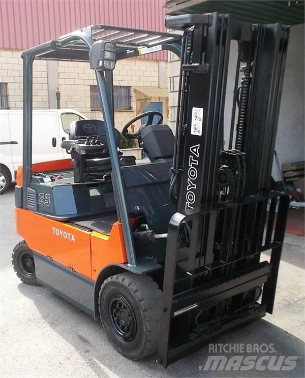Toyota 7 FBMF 25 Električni viljuškari
