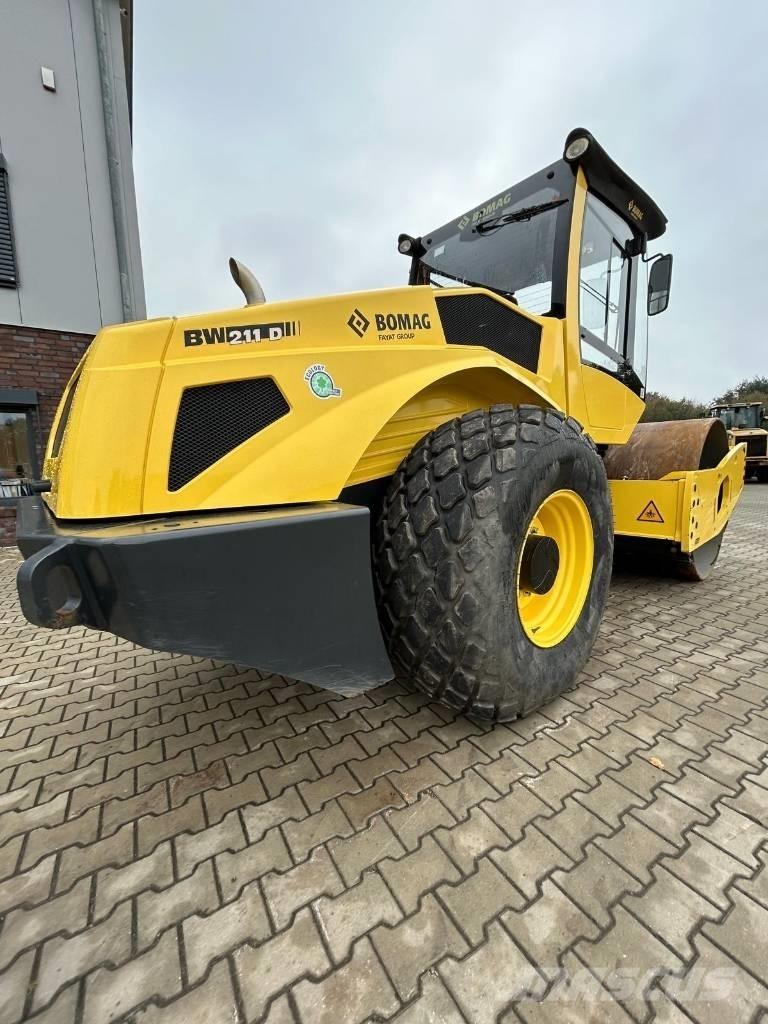 Bomag BW 211 D-5 Valjci sa jednim bubnjem