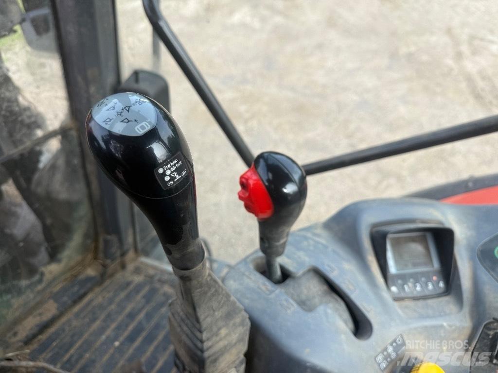 Kubota M 135 GX Traktori