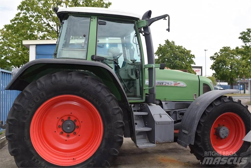 Fendt 712 Vario Traktori