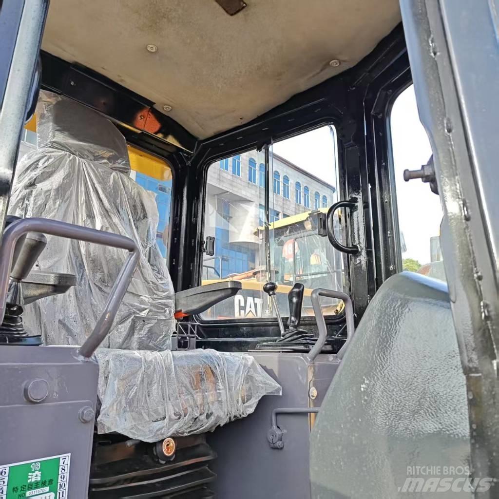 CAT D 5 K Buldožeri guseničari