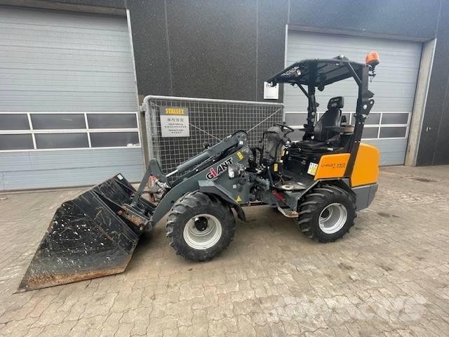 GiANT V452T X-TRA HD Mini utovarivači