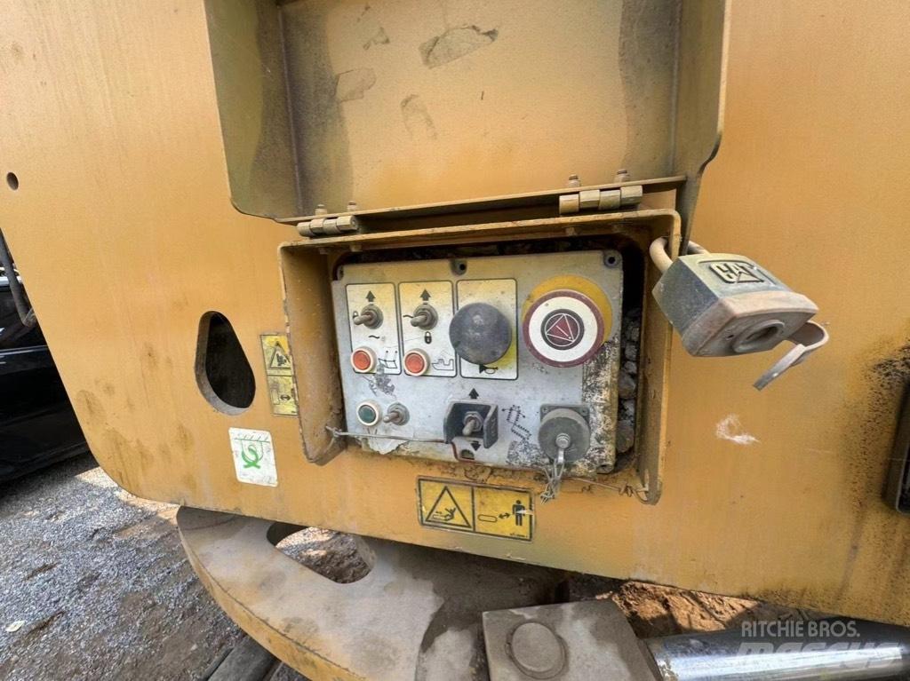 CAT PM 200 Freze za asfalt