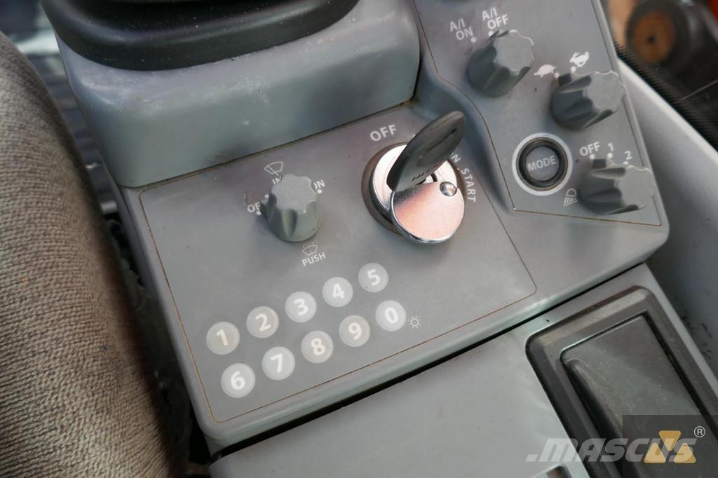 Hitachi ZX300LC-6 Bageri guseničari