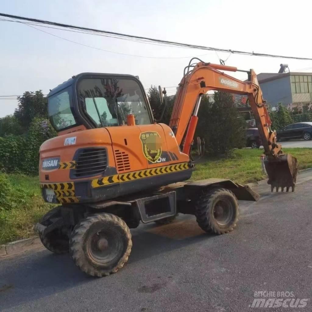 Doosan DX60W Bageri točkaši