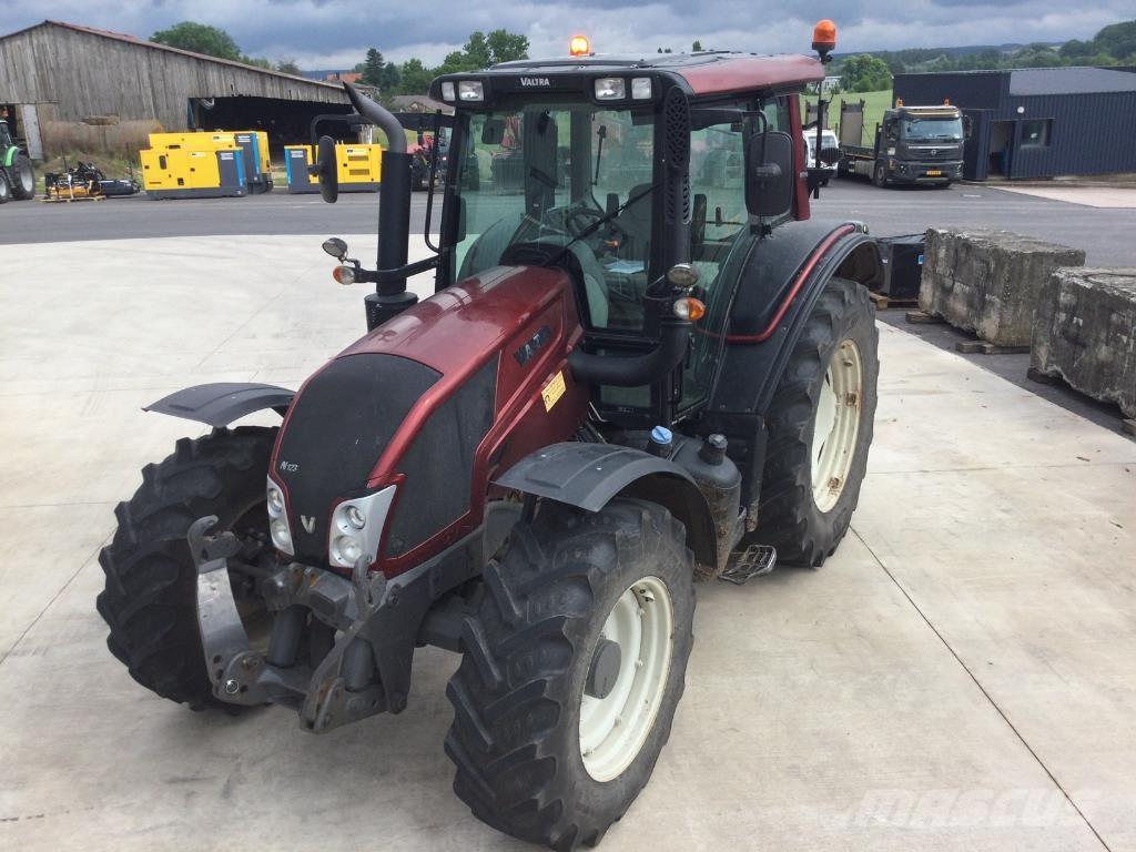 Valtra N123 Traktori