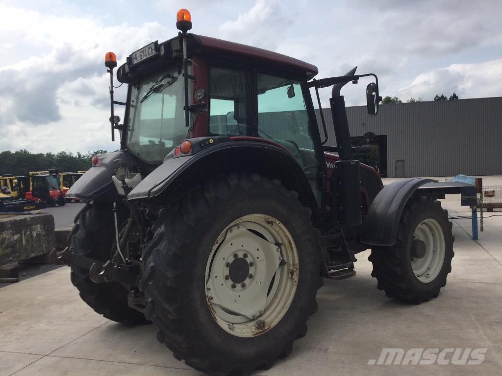 Valtra N123 Traktori