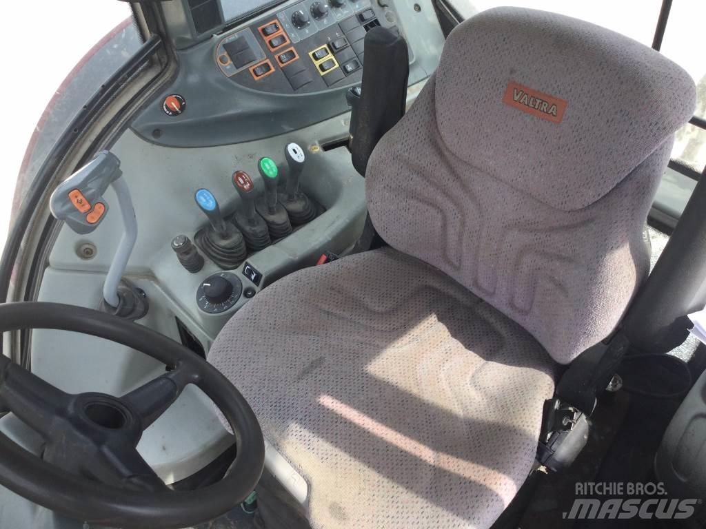 Valtra N123 Traktori